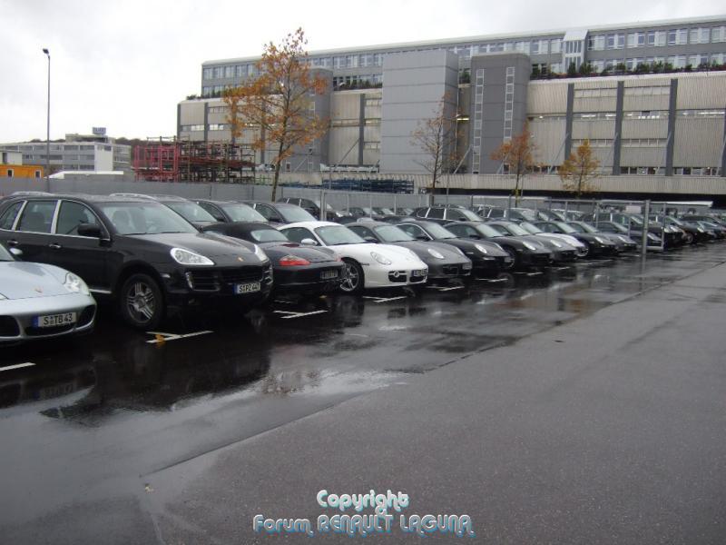 Parking incroyable aux abords des ateliers de maintenance